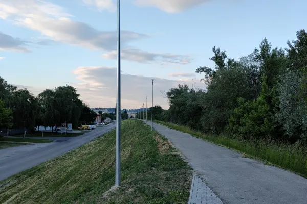 Cyklotrasa pri jazere Garda - osvetlenie od SLOVEX ALFA