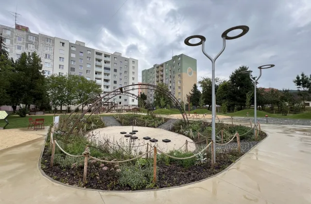 Sídliskový vnútroblok s ihriskom - osvetlenie od SLOVEX ALFA